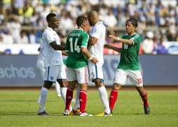 'Chicharito' hizo que Maynor Figueroa la pasara mal