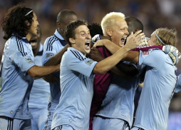 Roger Espinoza gana su primer título con el Sporting Kansas City