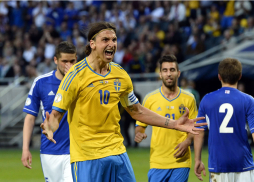 Un doblete de Ibrahimovic mantiene con vida a Suecia