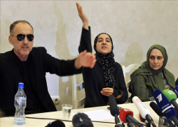 Boston: El padre de los sospechosos regresa a EUA