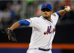Venezolano Santana hace historia con los Mets