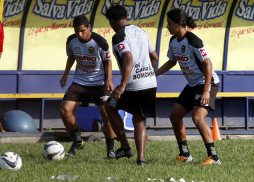 Aldo Oviedo pide paciencia a la afición