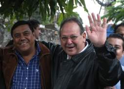 Precandidatos acuden a urnas y llaman a hondureños a votar