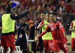 Panamá recupera el liderazgo venciendo a Canadá