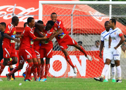 Real Sociedad vence a Olimpia y se ilusiona con su primer título