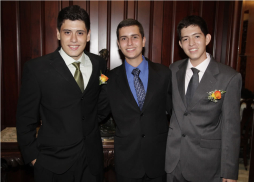 Brindis por los nuevos bachilleres