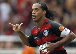 Ronaldinho celebró su marcha del Flamengo con una fiesta