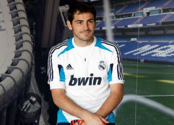 Casillas: 'Me da vergüenza que coreen mi nombre'