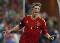 España recupera su fútbol y golea sin problemas a Irlanda
