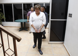 Exjefa de Almacén Central llega a juzgados