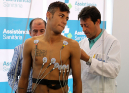 Neymar pasa sin problemas el reconocimiento médico