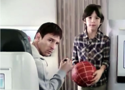 Messi y Kobe Bryant protagonizan divertido anuncio
