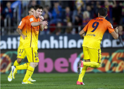 Un Messi histórico saca de un apuro al Barça