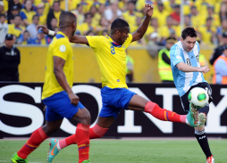 Ecuador cede primeros puntos en Quito y Argentina se aferra a su renta