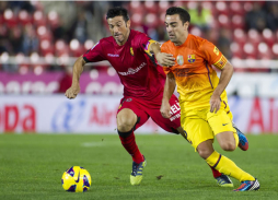 Un Messi histórico saca de un apuro al Barça