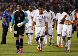 Panamá castiga a Honduras en su debut