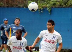 Jonathan Mejía: 'Soy tímido, pero dentro del campo se me olvida todo'