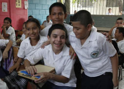 Alex, el pequeño presidente electo por Dios y los niños