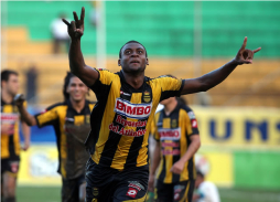 Real España se clasificó de manera sufrida y con ayuda arbitral