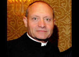 Sacerdote admite haber vendido drogas