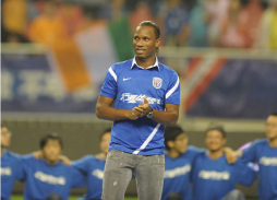 Drogba es recibido como ídolo en China