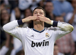 Cristiano reanima al Real Madrid y aplaza el título liguero del Barça