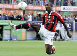 Seedorf oficializa su marcha del Milán