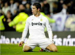 Real Madrid se afianza con apuros antes del clásico