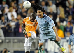 Boniek García o Roger Espinoza, el Latino del Año