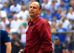 Técnico de Canadá renunció a su cargo