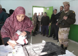 Egipto aprueba la Constitución en referéndum cuestionado por la oposición