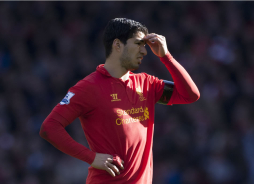 Suárez acepta el cargo de conducta violenta por su mordida a Ivanovic