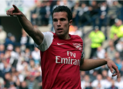 Manchester United anuncia el fichaje de Van Persie