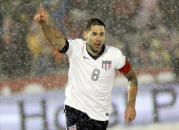 Estados Unidos se impone a Costa Rica bajo la nieve