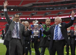 El festejo del Wigan, un sufrido campeón