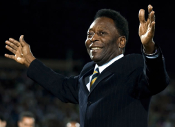 Pelé, hospitalizado en Sao Paulo