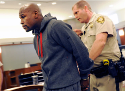 Mayweather ingresó a prisión para cumplir condena por violencia doméstica