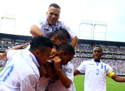 Honduras se mete a la hexagonal con un festín de goles