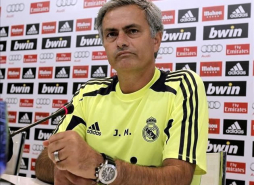 Mourinho responde con ironía a las críticas de Johan Cruyff