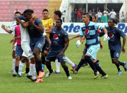Las reservas de Olimpia y Motagua terminaron en golpes