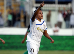 Olimpia receta una paliza al Marathón y se hace con el liderato