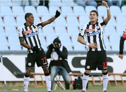 Balotelli rescata al Milan en Cagliari