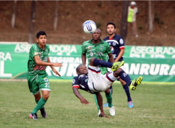 'Tyson' Núñez sigue mostrando su magia y firma golazo de chilena
