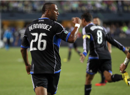 Muma Bernárdez asiste para gol de la victoria del San José Earthquakes