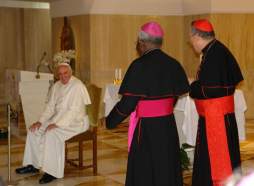 Cardenal hondureño favorito para secretario de Estado del Vaticano