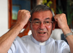 Un cura francés regala un hospital de lujo a los pobres de Honduras