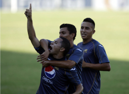 Motagua golea en regreso del 'Cuate' Castillo y hunde al Vida