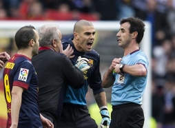 Valdés terminó expulsado por insultos al árbitro