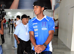 Luis Fernando Suárez continúa firme al mando de la Bicolor