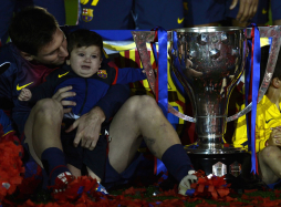 Fotos: Messi festejó la conquista del Barcelona con su hijo Thiago